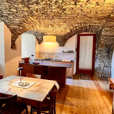 Maison Arcade * La Salle